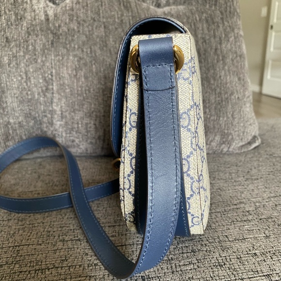 GUCCI GG Supreme Monogram Shoulder Bag - Picture 4 of 15